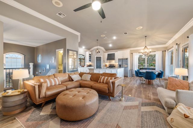 8414 Bronco Buster TRL, Lago Vista, TX 78645