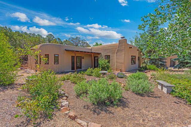 92 Alteza, Santa Fe, NM 87508