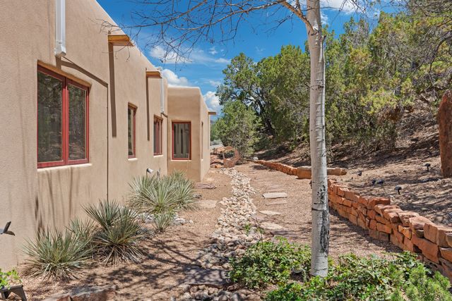 92 Alteza, Santa Fe, NM 87508