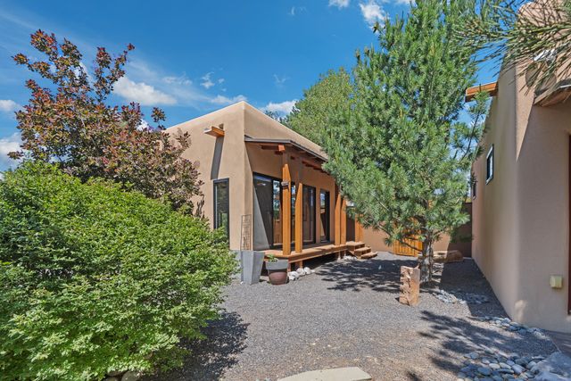 92 Alteza, Santa Fe, NM 87508