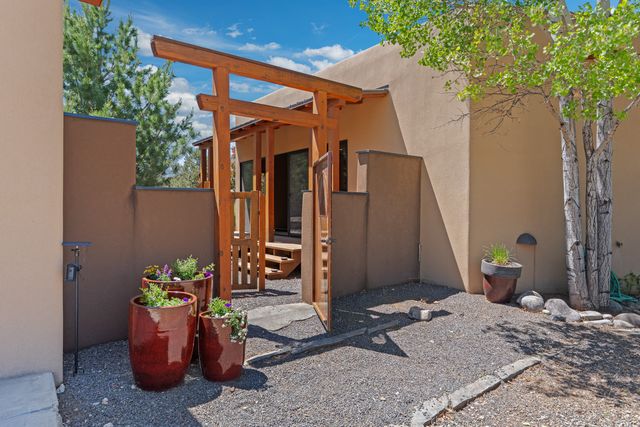 92 Alteza, Santa Fe, NM 87508