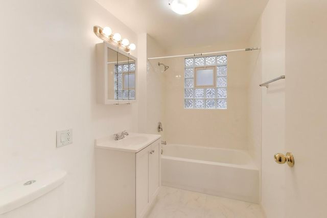 5150 W Carmen Avenue 2, Chicago, IL 60630