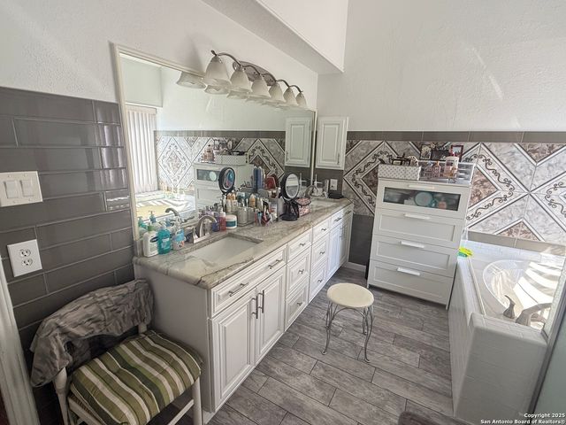 2710 Montebello, San Antonio, TX 78259