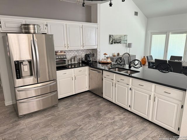 2710 Montebello, San Antonio, TX 78259