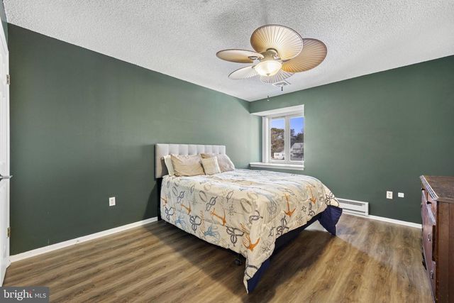 35 S SEAS CT, Barnegat, NJ 08005