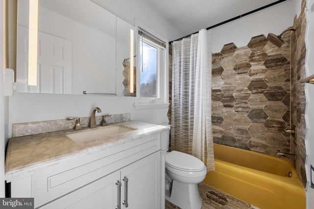 35 S SEAS CT, Barnegat, NJ 08005