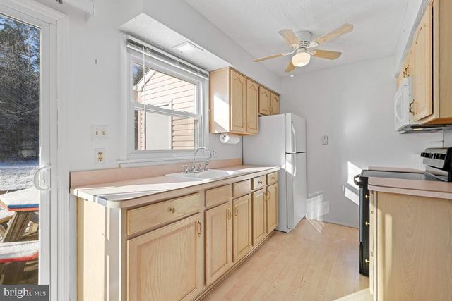 35 S SEAS CT, Barnegat, NJ 08005