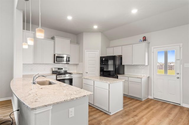 210 Valley Ranch Trail, Dayton, TX 77535