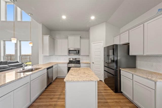 210 Valley Ranch Trail, Dayton, TX 77535