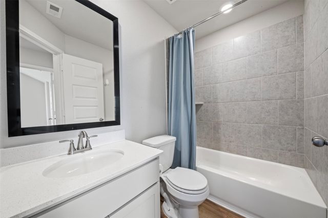 210 Valley Ranch Trail, Dayton, TX 77535