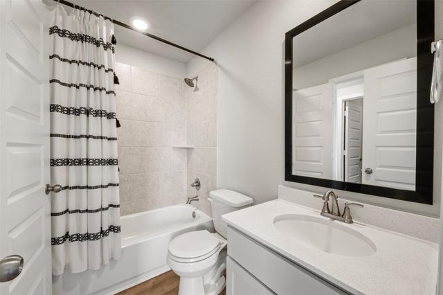 210 Valley Ranch Trail, Dayton, TX 77535