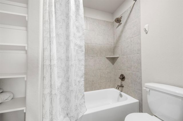 210 Valley Ranch Trail, Dayton, TX 77535