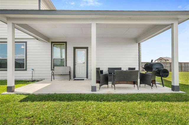 210 Valley Ranch Trail, Dayton, TX 77535