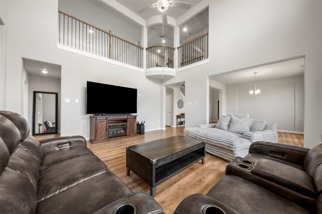 210 Valley Ranch Trail, Dayton, TX 77535