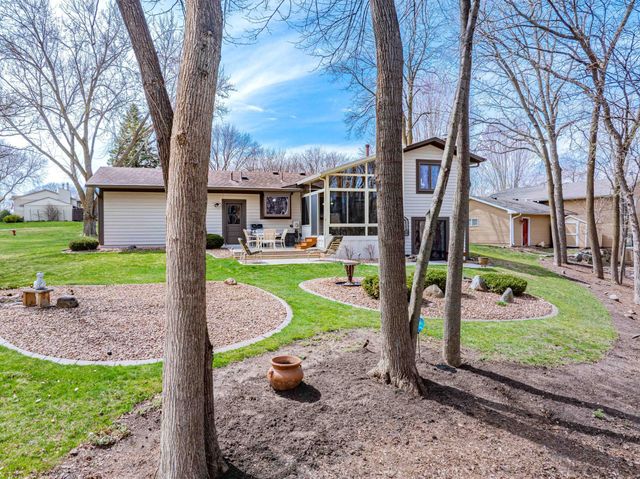 112117 Haering Circle, Chaska, MN 55318