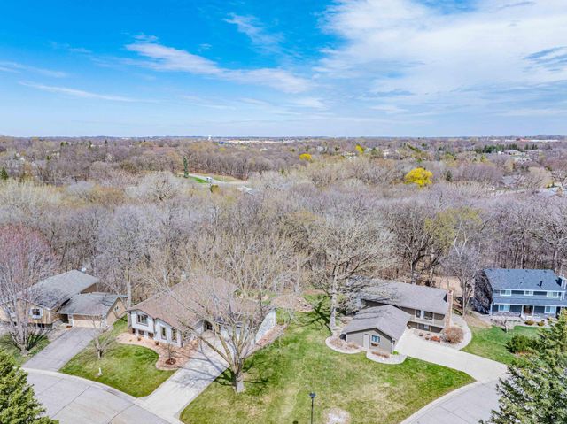 112117 Haering Circle, Chaska, MN 55318