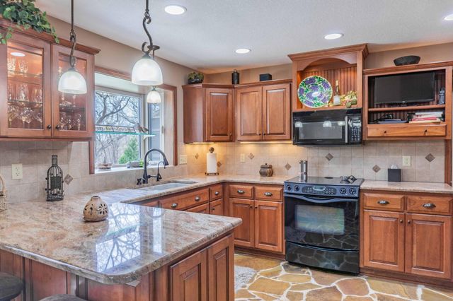 112117 Haering Circle, Chaska, MN 55318