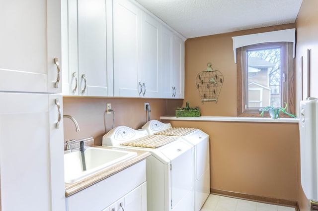 112117 Haering Circle, Chaska, MN 55318