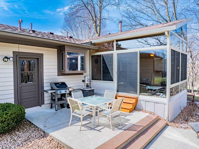 112117 Haering Circle, Chaska, MN 55318