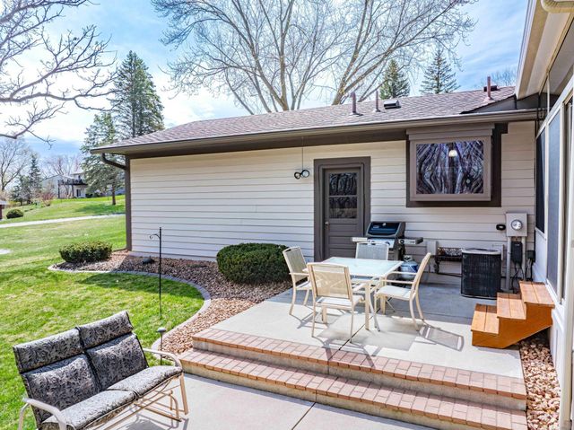 112117 Haering Circle, Chaska, MN 55318