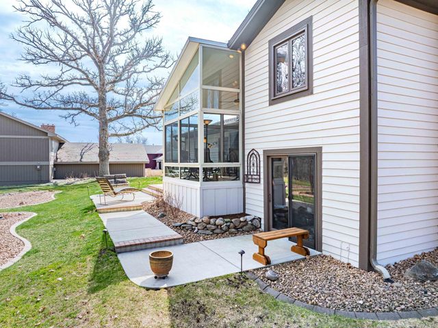 112117 Haering Circle, Chaska, MN 55318