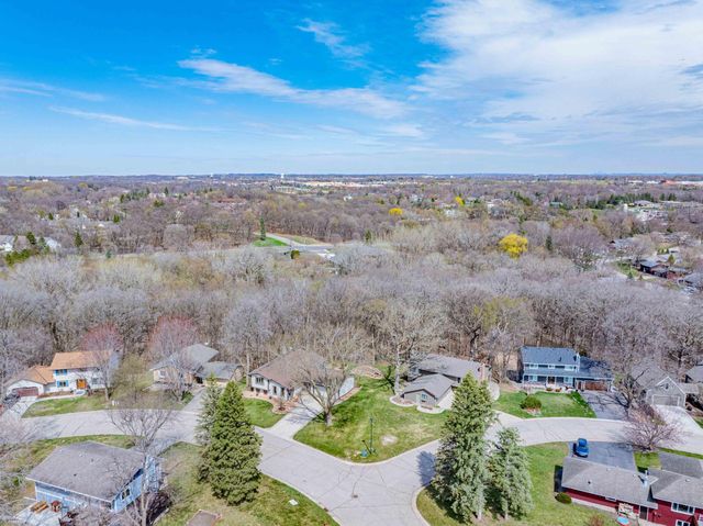 112117 Haering Circle, Chaska, MN 55318