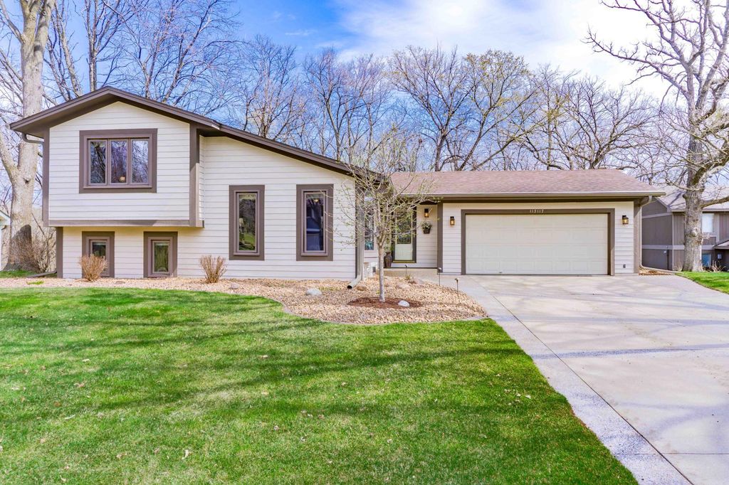 112117 Haering Circle, Chaska, MN 55318