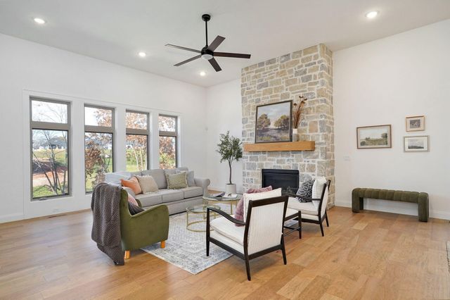 6041 S Dollison Avenue, Springfield, MO 65810