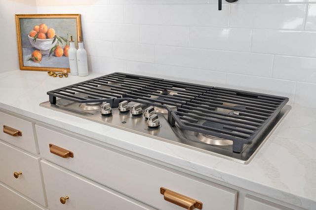 6041 S Dollison Avenue, Springfield, MO 65810