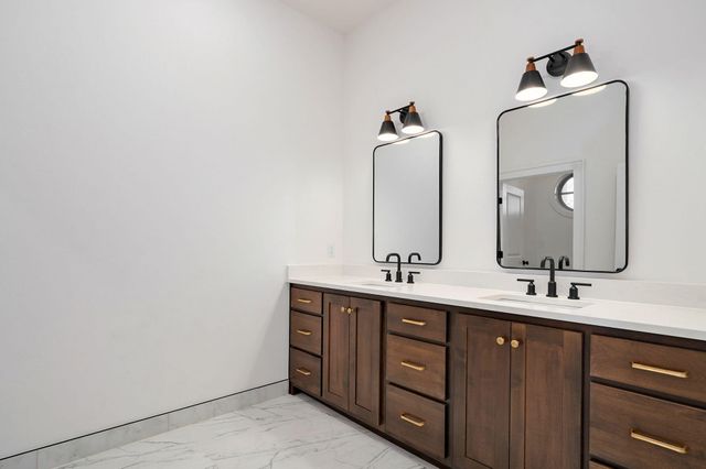 6041 S Dollison Avenue, Springfield, MO 65810