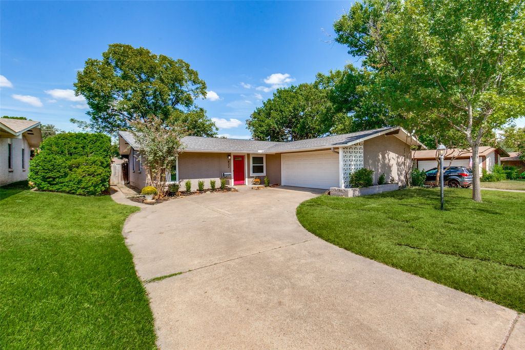 822 Fontana Avenue, Richardson, TX 75080