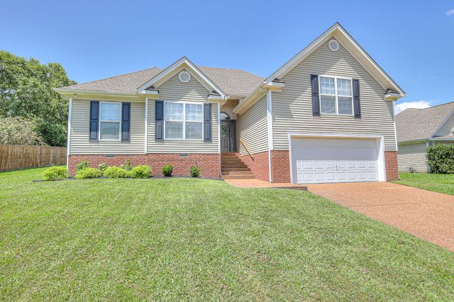 2808 Lafayette Dr, Thompsons Station, TN 37179
