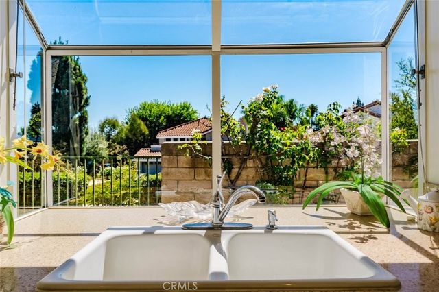 1005 Shoal Creek Court, Simi Valley, CA 93065