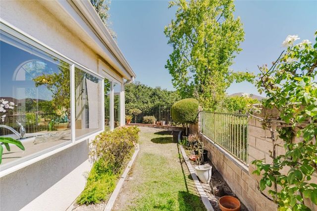 1005 Shoal Creek Court, Simi Valley, CA 93065