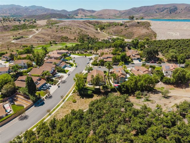 1005 Shoal Creek Court, Simi Valley, CA 93065