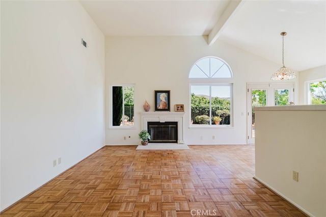 1005 Shoal Creek Court, Simi Valley, CA 93065
