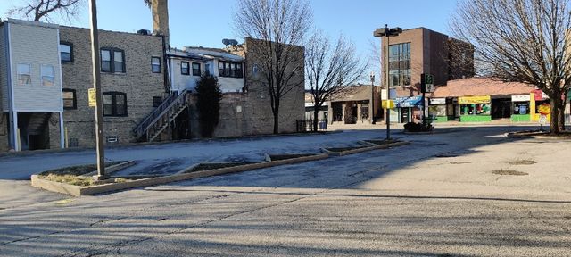 6681 N Northwest Highway, Chicago, IL 60631