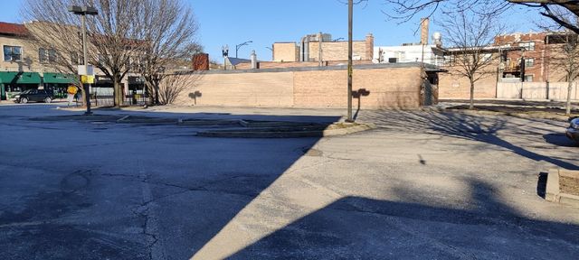 6681 N Northwest Highway, Chicago, IL 60631