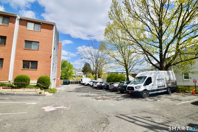 18 Amsterdam Avenue 3A, Bridgeport, CT 06606