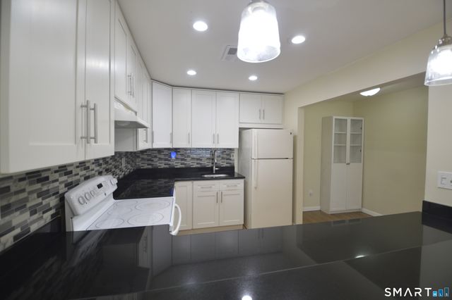 18 Amsterdam Avenue 3A, Bridgeport, CT 06606