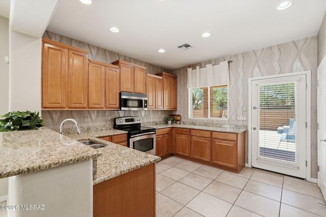 13497 N Garlenda Way, Oro Valley, AZ 85737