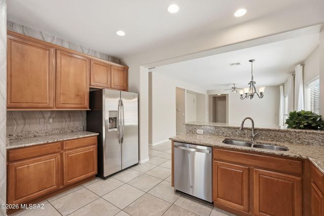 13497 N Garlenda Way, Oro Valley, AZ 85737