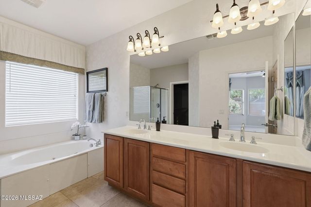 13497 N Garlenda Way, Oro Valley, AZ 85737
