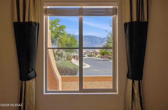 13497 N Garlenda Way, Oro Valley, AZ 85737