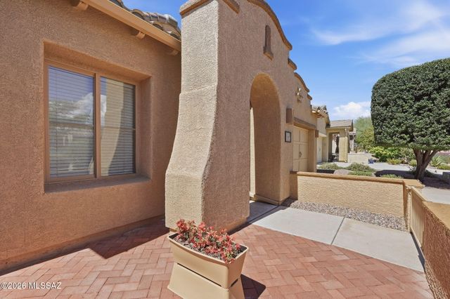 13497 N Garlenda Way, Oro Valley, AZ 85737