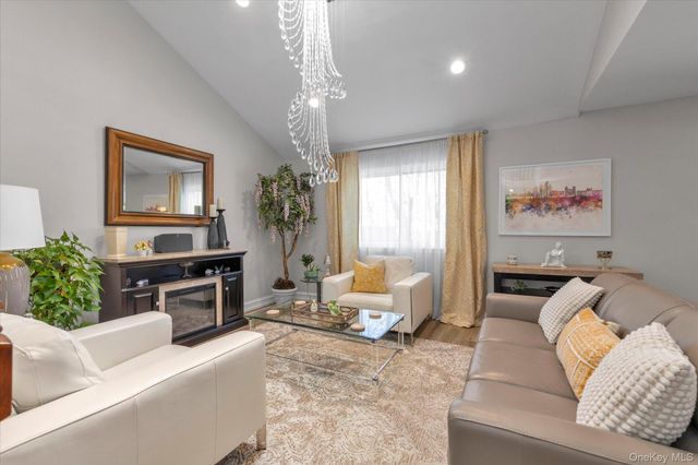 32 Ashley Circle, Commack, NY 11725
