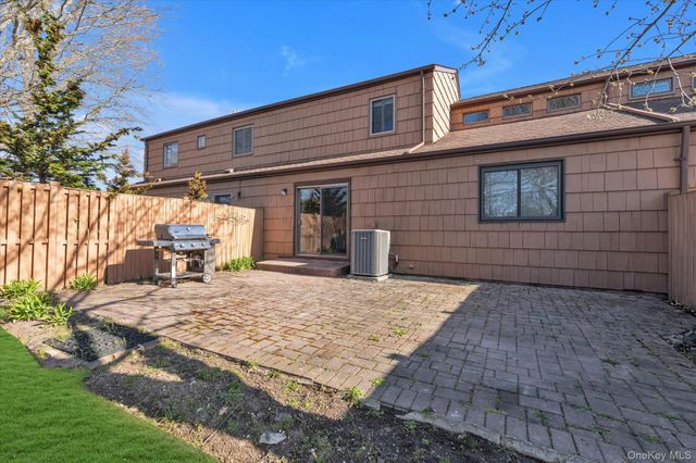 32 Ashley Circle, Commack, NY 11725