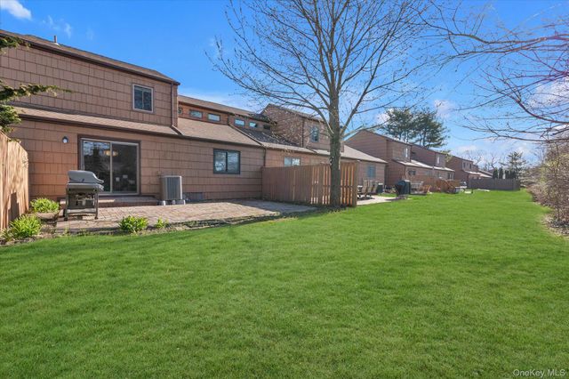32 Ashley Circle, Commack, NY 11725
