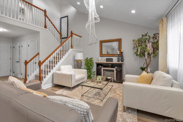 32 Ashley Circle, Commack, NY 11725