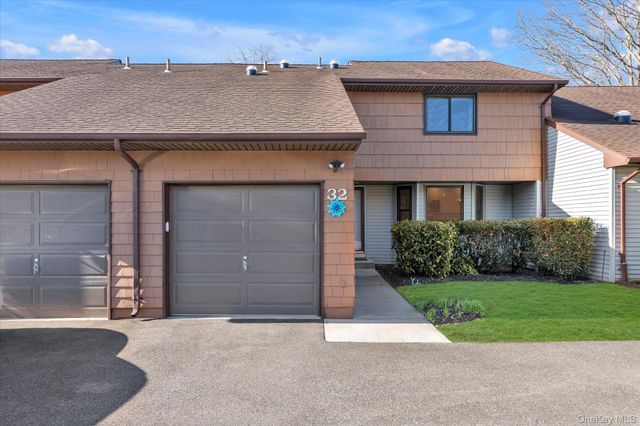 32 Ashley Circle, Commack, NY 11725